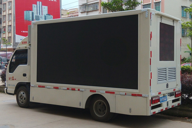 户外宣传车-P5户外全彩LED显示屏